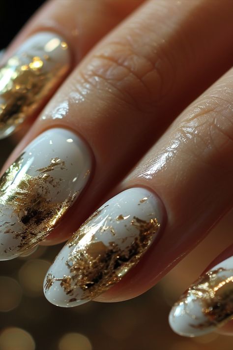 White & Gold Nails White Gold Nails, White And Gold Nails, White Nails With Gold, Gold Trend, Nails Trend, Stylish Nails Designs, Nails Aesthetic, Beige Nails, Wedding Nail