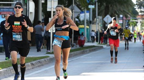 How To Run A Marathon, Half Marathon Outfit Women, Marathon Outfit Women, Spartan Run, Running Motivation Women, Marathon Outfit, Marathon Aesthetic, Triathlon Motivation, Run A Marathon