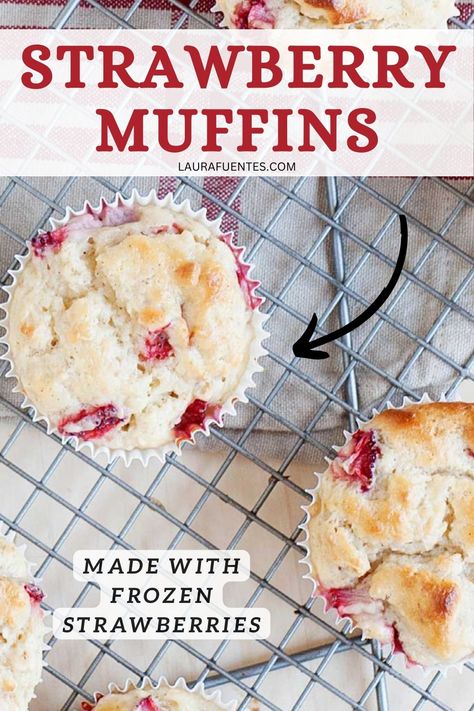 Enjoy a crumbly and delicious strawberry muffin with this easy recipe made with frozen strawberries! Strawberry Muffins Easy, Homemade Strawberry Muffins, Frozen Berry Recipes, Frozen Strawberry Desserts, Strawberry Muffins Healthy, Frozen Strawberry Recipes, Strawberry Muffin, Strawberry Recipes Easy, Healthy Cream Cheese