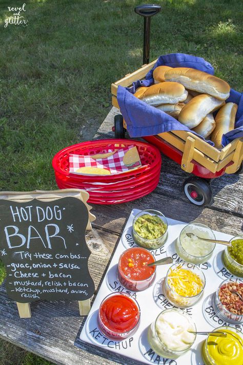 Host an Americana Summer Picnic - Revel and Glitter Americana Summer, Hot Dog Party, Cookout Party, Hot Dog Bar, Birthday Bbq, Baby Shower Bbq, Party Food Platters, Hot Dog Recipes, Barbecue Party