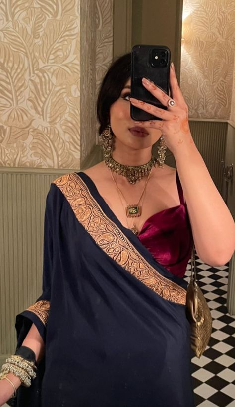 Hot Traditional Outfit, Silk Saree Outfit, Desi Outfits Aesthetic, Indian Prom Dresses, Pretty Saree, Trending Saree, Simple Saree Designs, Pani Puri, Fancy Sarees Party Wear