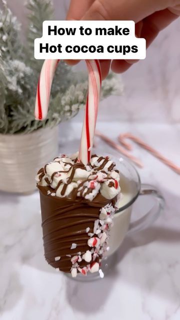 Dipped Tampa, Crushed Peppermint, Chocolate Dipped Marshmallows, Chocolate Melting, Diy Hot Chocolate, Diy Hot Cocoa, Hot Chocolate Cocoa, Peppermint Hot Cocoa, Serving Ideas