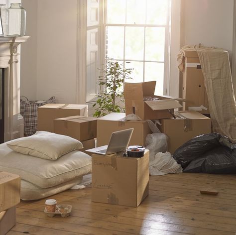 Downsizing House, Honeycomb Shades, Moving Boxes, Moving In Together, Apartment Aesthetic, Moving Tips, Moving Company, Moving House, Design Living Room