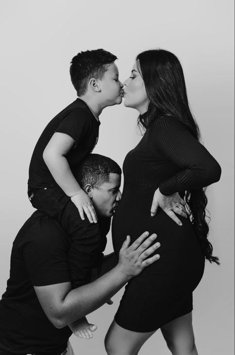 Maternity Photoshoot Poses Family, Family Picture Pregnant, Family Portraits Pregnant, Home Diy Maternity Photos, Home Family Maternity Photoshoot, Jumpsuit Maternity Photoshoot, Maternity Shoot Ideas Family, Elegant Maternity Shoot With Family, Toddler Kissing Pregnant Belly