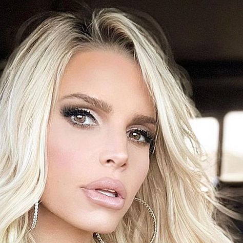 JOYCE BONELLI on Instagram: "@jessicasimpson 💋®" Jessica Simpson Now, Jessica Simpson Makeup, Gwen Stefani Style, Fancy Makeup, October 2, Gwen Stefani, Jessica Simpson, Eye Candy, Blonde Hair