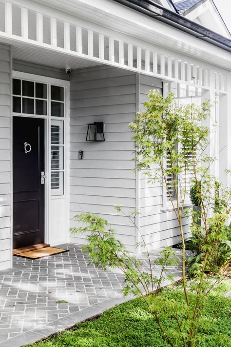 Grey Queenslander Exterior, Hamptons Garage Doors Australia, Modern Hamptons Facade Australia, Hamptons Home Exterior, Hamptons Coastal Fascade, Australian Coastal Facades, Hampton Style House, Hamptons House Exterior, Hamptons Homes