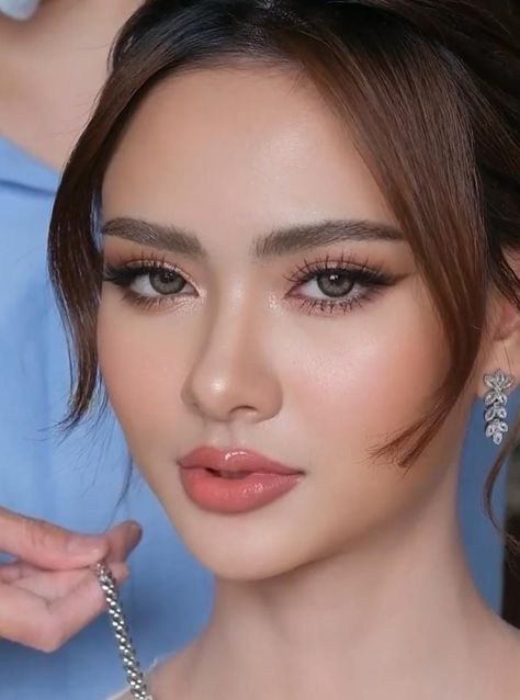 Full Glam Asian Makeup, Europe Makeup Look, Asian Bridal Makeup Filipino, Convocation Makeup Look, Thai Glam Makeup, Asian Makeup Looks Glam, Makeup Looks Tan Skin, Wedding Makeup Tan Skin, Thai Eye Makeup