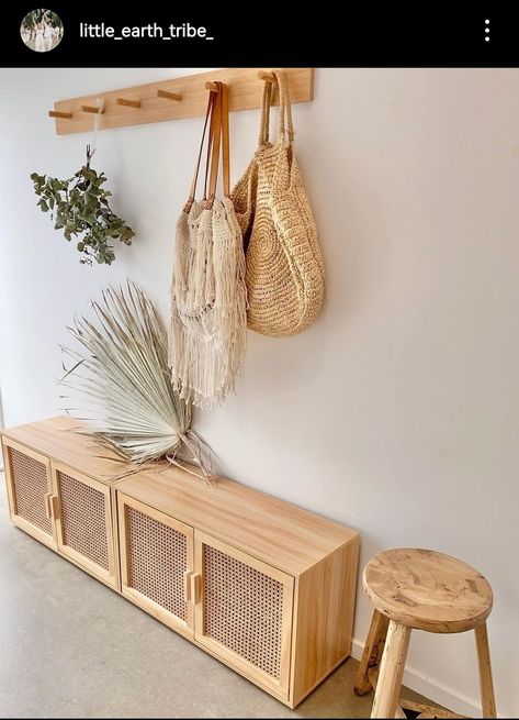 Boho Mudroom Entryway, Mid Century Entryway Ideas, Small Entrance Hall Ideas, Entrance Ideas Entryway, Creating An Entryway, Boho Entryway, Small Entryways, House Furniture Design, Home Entrance Decor