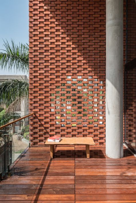 Gallery of Brick Curtain House / Design Work Group - 2 Brick Works, Brick Detail, Brick Art, Casa Country, Brick Architecture, Wall Exterior, Brick Facade, Brick Patterns, Brick Building