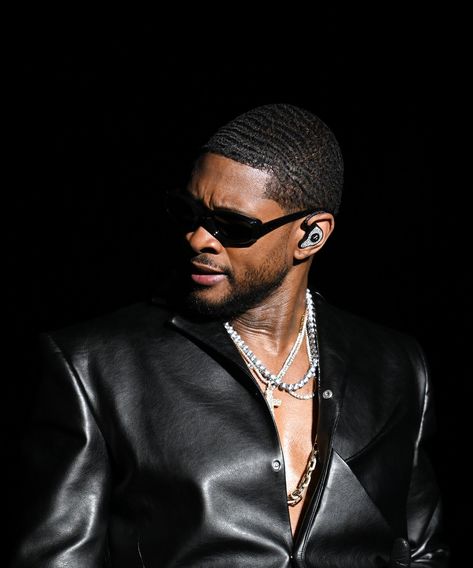 Usher Las Vegas, R&b Icons, Black Music Artists, French Cognac, Future Concert, Usher Raymond, Vegas Residency, Poolside Party, Black Hollywood