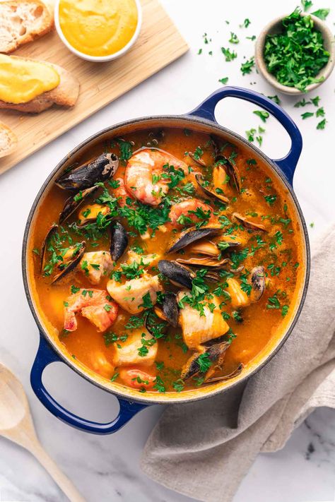 French Fish Soup, Seafood Bouillabaisse, Bouillabaisse Recipe, French Soup, Classic French Dishes, Seafood Stew, Fish Stew, Fish Soup, Fish Recipes Healthy