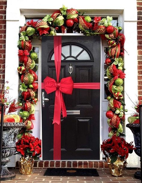 Front Door Christmas Bows, Door Bows Christmas, Front Door Decor Ideas, Door Decor Ideas, Door Bow, Christmas Door Decoration, Front Door Christmas Decorations, Christmas Front Doors, Little Christmas Trees