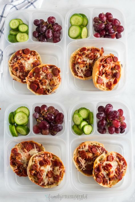 English Muffin Pizza Lunchbox Idea from Family Fresh Meals #lunchbox #easylunchboxes #lunchboxidea #schoollunch #minipizza #lunchidea #packlunch #familyfreshmeals Pizza Meal Prep, English Muffin Pizza, Pizza Lunch, Lunch Box Ideas, Fresh Meals, Healthy Lunch Meal Prep, Family Fresh Meals, Healthy School Lunches, Easy Healthy Lunches