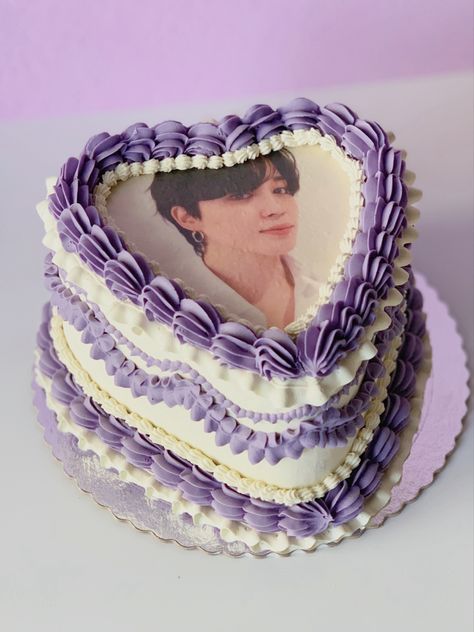 bts vintage cake ig: nomnom__bakery Yoongi Birthday Cake, Bts Cake Ideas, Jimin Cake Ideas, Jimin Birthday Cake, Jimin With Birthday Cake, Suga Cake Birthday, Korean Cake Bts, Bts Cake Design Purple, Bts Birthday Cake