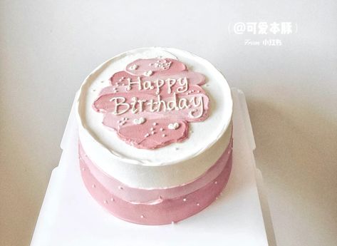 Kue Simple Aesthetic, Simple Pastel Cake, Birthday Cake Pink Girly, Bento Cake Pink, Pink Birthday Cake Aesthetic, Kue Ulta, Pink Bento Cake, Minimal Birthday Cake, Bento Cake Aesthetic