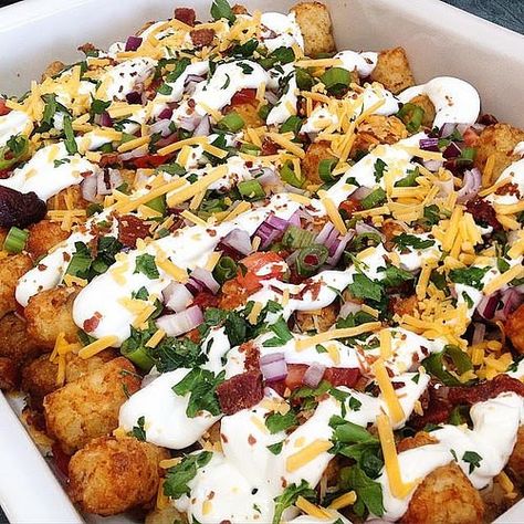 Loaded Tater Tot Casserole, Loaded Tater Tot, Cheesy Tater Tot Casserole, Burger Sides, Loaded Tater Tots, Tater Tot Recipes, Tater Tot Casserole Recipes, Tot Casserole, Tater Tot Casserole