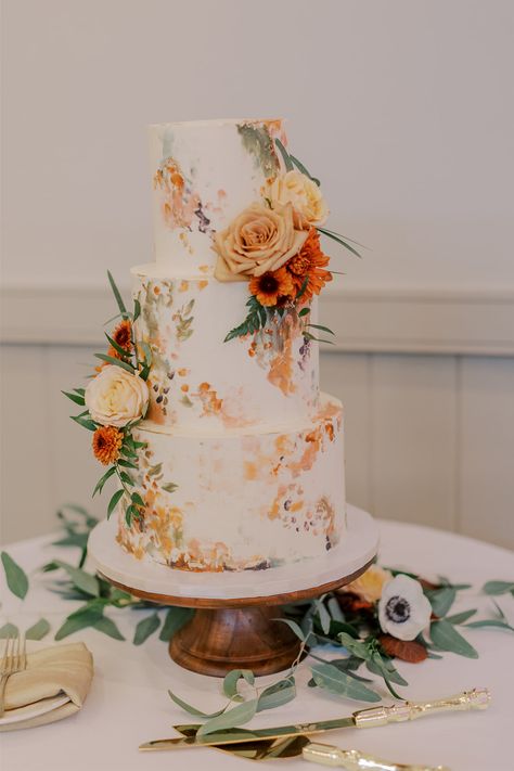 Beautiful painterly tiered wedding cake with metallic gold details and fall flowers for an autumn winery wedding Orange Wedding Cake, Peach Wedding Colors, Fall Wedding Cake, Virginia Fall, Mint Bridesmaid Dresses, Cake Photos, Floral Wedding Cake, Fall Cakes, Rustic Fall Wedding