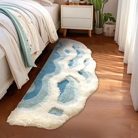 The cute  bath rugs feature thousands of individual microfiber High-pile can absorb a lot of water at a high speed to help save your floors from dripping water while you're stepping out of the Shower, Bath, or getting ready by the sink.The backing of… Beachy Rugs Bedroom, Under The Sea Home Decor, Florida Style Interior Design, Surfer House Decor, Sea Inspired Room Decor, Hawaiian Themed Room, Cute Room Rugs, Seasalt Sw Bedroom, Cute Beachy Room Decor