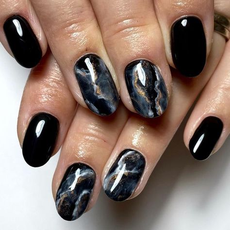 Dark Nailart Art Designs, Black Nail Designs Marble, Dark Marble Nail Designs, Magpie Beauty Nails, Magpie Nails Art, Dark Gel Nails Ideas, Winter Marble Nails, Marble Black Nails, Dark And Moody Nails