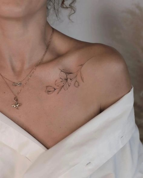 Jasmine Tattoo, Feminine Shoulder Tattoos, Women's Shoulder Tattoo, Front Shoulder Tattoos, Clavicle Tattoo, Tattoo Artist Tattoo, Small Shoulder Tattoos, Bone Tattoos, Artist Tattoo