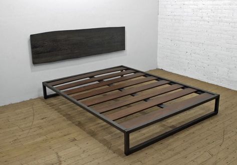 Diy Metal Bed Frame, Metal Bed Frame Bedroom Ideas, Bed Frames Ideas, Steel Bed Design, Simple Bed Designs, Steel Bed Frame, Welded Furniture, Minimalist Bed, Bed Frame Design