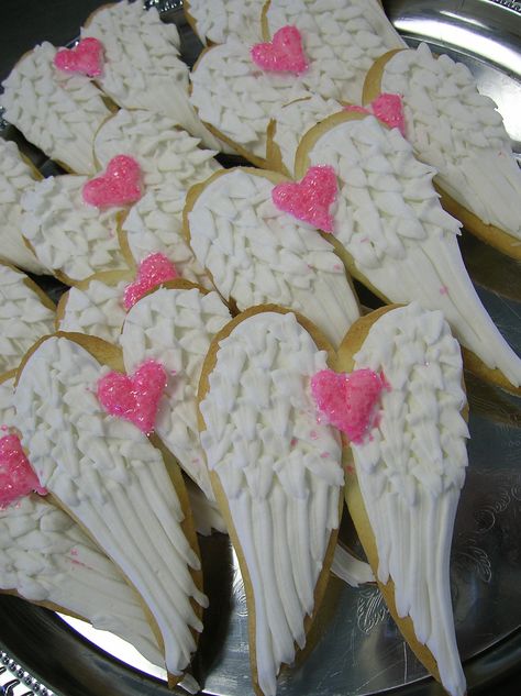 Angel Wing Cookies, Pretty Dessert, Angel Cake, Cute Baking, Kawaii Food, Cute Desserts, Pink Hearts, Pretty Cakes, Decorated Cookies