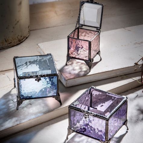 Glass Box Ideas, Glass Box Decor, Glass Box Design, Fairy Interior, Jewelry Box Crystal, Glass Jewelry Boxes Display, Stained Glass Boxes Ideas, Glass Jewellery Box, Stained Glass Jewelry Box