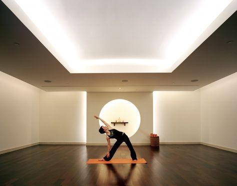 Group exercise room with indirect cove lighting and focal point.  A great choice for activities like yoga that do not require high light levels. Yoga Space Ideas, Yoga Studio Design Ideas, Studio Design Ideas, Yoga Room Design, Yoga Meditation Room, Gym Design Interior, Yoga Room Decor, Yoga Studio Design, Zen Space