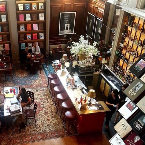 Book Bar Design, Bookstore Cafe Ideas, Bookshop Cafe Aesthetic, Book Cafe Interior Design, Library Cafe Aesthetic, Bookstore Cafe Aesthetic, Book Cafe Aesthetic, Cafe Bookshop, Bookstore Bar