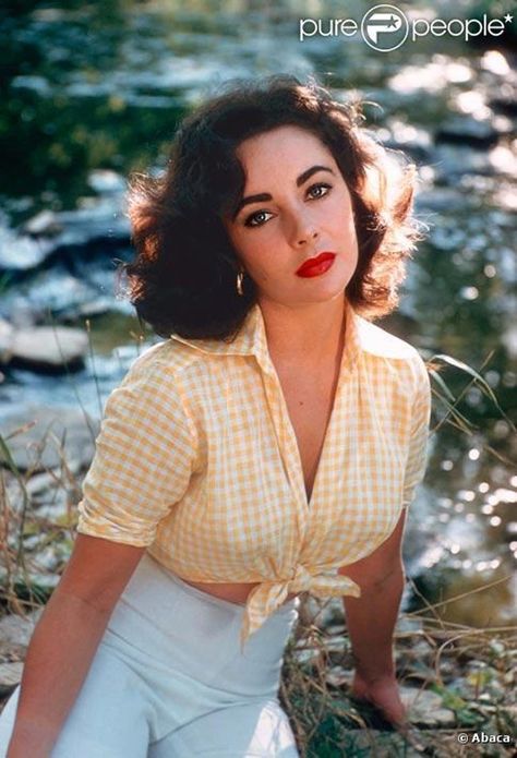 Elizabeth Taylor is listed (or ranked) 29 on the list Who Was the Most Attractive Actress at 25 Years Old? Klasik Hollywood, Edward Wilding, Stars D'hollywood, Jacques Fath, Diana Dors, Sofia Loren, Violet Eyes, Vintage Versace, Hollywood Icons