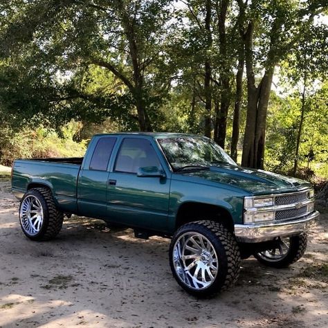 OBS Addiction. Chevy/GMC/Ford on Instagram: “@phillipcadena #obsaddiction” Lowered Obs Chevy, Custom Obs Chevy, Green Chevy Truck, Lifted Obs Chevy, Chevy Obs, Obs Chevy Lifted, Obs Chevy, Dream Trucks, Big Chevy Trucks