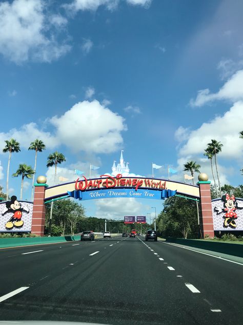 Walt Disney World Sign Disney Parque, Disney World Pictures, Parc D'attraction, Disney Photos, Disney Aesthetic, Happiest Place On Earth, Disney Dream, Disneyland Paris, Disney Pictures