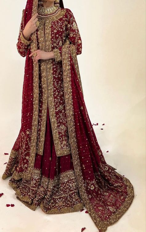 Pakistani Wedding Outfits Red, Nikha Dresses Pakistani Bridal, Bridle Dress Pakistani Barat 2024, Mehroon Bridal Lehngas Pakistani, Wedding Dress Styles Pakistani, Wedding Bridal Dresses Pakistani, Red Bridal Lehenga Pakistani Wedding Bride, Red Nikkah Outfit, Barat Bridal Dress Pakistani