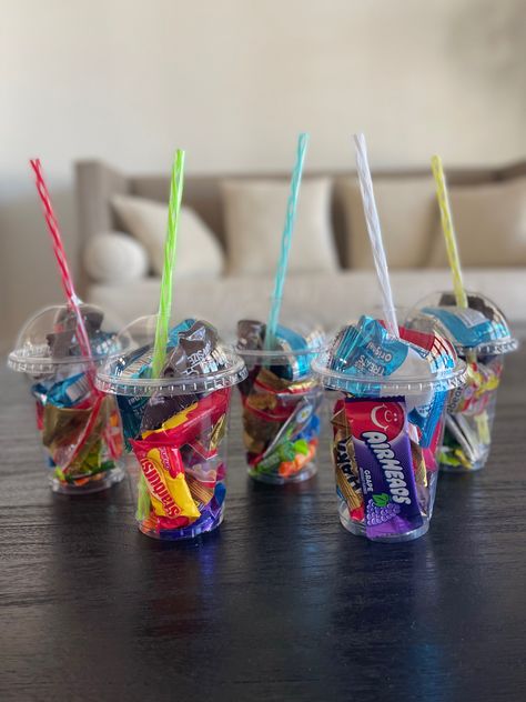 Classroom Party Favors Birthday, Party Favor Snack Ideas, Class Birthday Party Favors, Candy Goody Bag Ideas, Birthday Candy Box Ideas, Sweet Cups Party Bags, Snacks In Cups For Party, Candy Cups Ideas Birthday Parties, Unique Birthday Treats For School