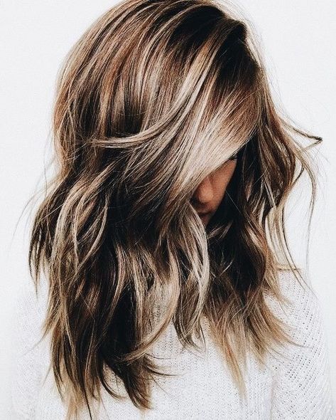 Long layered bob. Light Brown Balayage, Fresh Shop, Brown Hair With Blonde Highlights, Hair Color Light Brown, Lob Hairstyle, Brown Hair Balayage, Short Hair Balayage, Brown Highlights, Balayage Brunette