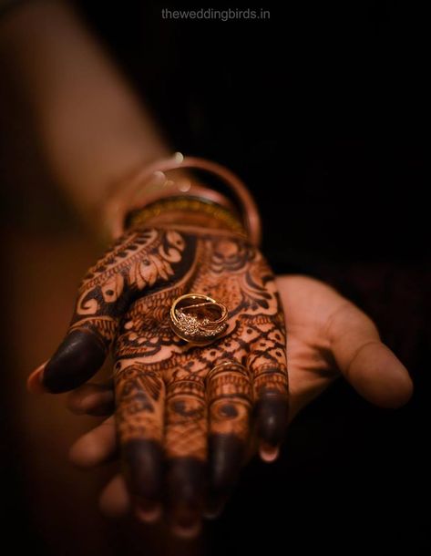 And then, "She got a piece of jewellery she never intends to take off." Indian Engagement Rings, Indian Engagement Photos, Engagement Ring Photography, Indian Engagement Ring, Wedding Ring Photography, Indian Engagement, Perfect Wedding Ring, Wedding Birds, Henna Stain