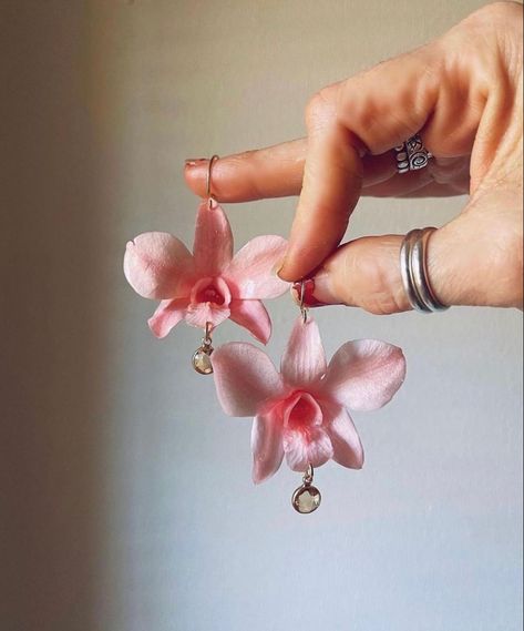 Orchid Earrings, Pink Ruby, Preserved Flowers, Pink Orchids, Dope Jewelry, Funky Jewelry, Jewelry Lookbook, Mode Inspo, Bijoux Diy