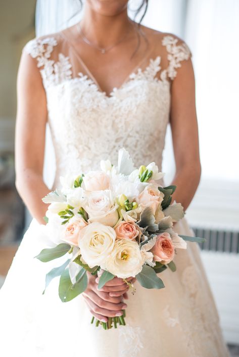 Peach Bridal Bouquet, Summer Bridal Bouquet, Bridal Bouquet Peach, Bridal Bouquet Summer, Fresh Wedding Flowers, Bridal Bouquet Fall, Silk Wedding Bouquets, Wedding Bouquets Bride, Bridal Bouquet Flowers