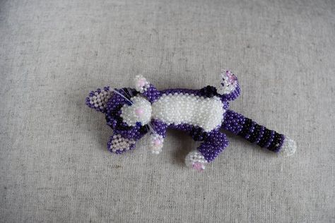 10 Adorable Beaded Animal Tutorials for Key Chains, Home Decor and Fun! - The Beading Gem's Journal Keychains Beaded, Beaded Animals Tutorial, Beaded Cat, Seed Bead Bracelets Diy, Seed Bead Patterns Free, Seed Bead Bracelets Tutorials, 3d Beading, Bead Animals, Seed Bead Art