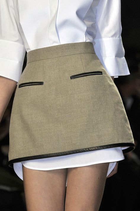 Structured Fashion, Detail Couture, Tailored Skirt, Year One, 가을 패션, Looks Style, Mode Inspiration, Fashion Details, Fashion Week Spring