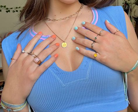 Nail Inspo For Stubby Nails, Lexie Hidalgo Nails, Granola Girl Nails Summer, Lexi Hildago Nails, Lexi Hidalgo Nails, Granola Nails, Granola Girl Nails, Lexi Nails, California Nails