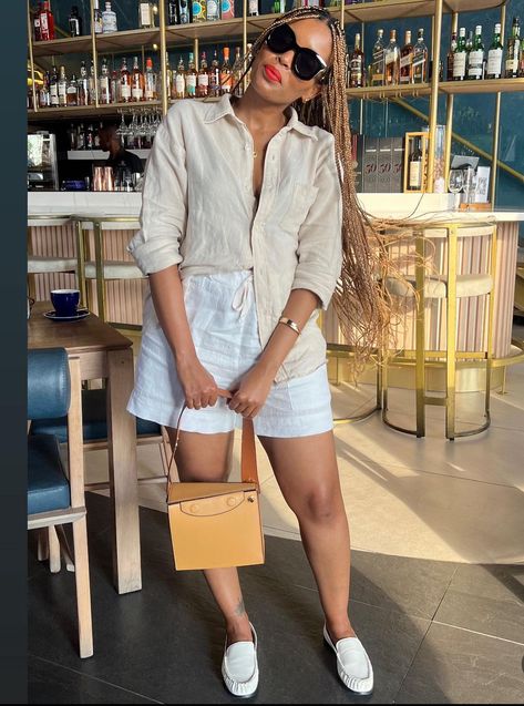 Casual Lounge Outfits Summer, White Short Outfit, Short Outfits Summer, White Shorts Outfits, Safari Fits, White Shorts Outfit Summer, Shortalls Outfit, White Shorts Outfit, Summer Brunch Outfit