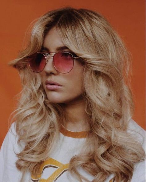 70s Disco Hairstyles That Will Always Be Groovy Photo 70s Disco Hairstyles, 70s Disco Hair, Disco Hairstyles, 70s Hair And Makeup, Mode Disco, 70’s Hair, Disco Hair, Vacation Hairstyles, Hairstyles 2024