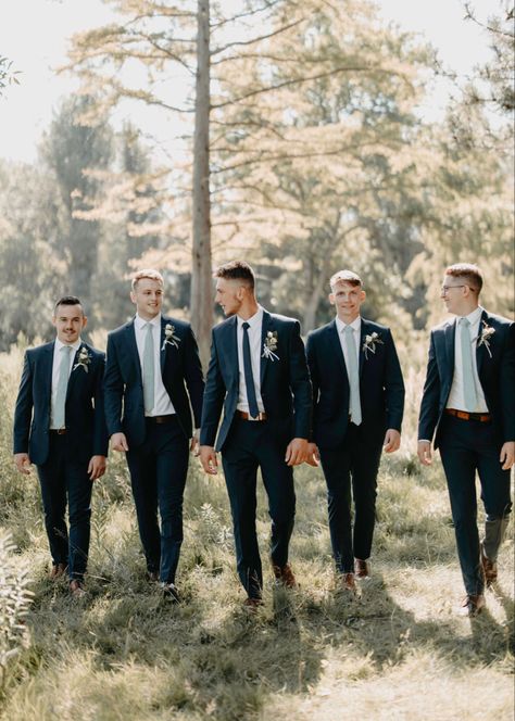 Suits And Ties, Groomsmen Wedding Photos, Groomsmen Pictures, Groomsmen Poses, Wedding Party Poses, Wedding Groomsmen Attire, Groom And Groomsmen Suits, Groomsmen Looks, Groom Photoshoot