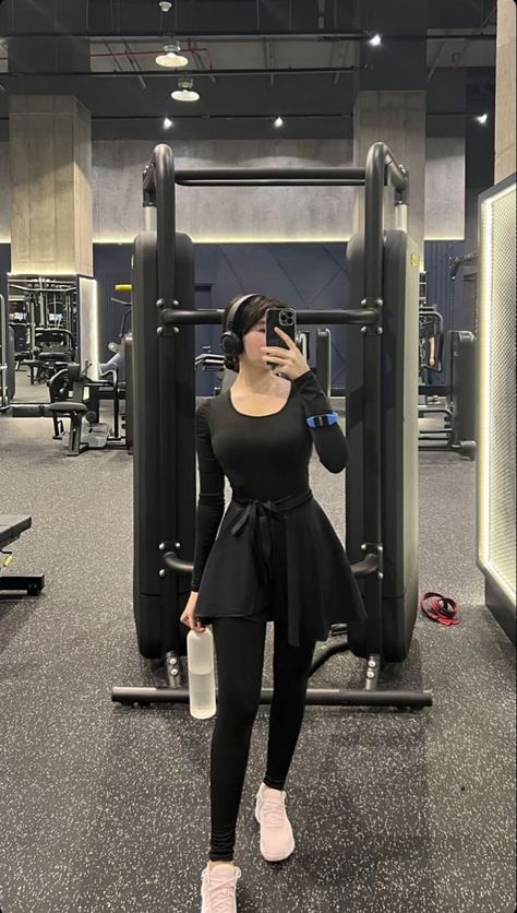 Modest Gym Wear, Black Leggings Outfit Ideas, Leggings Casual Outfit, Black Leggings Casual, Modest Workout Clothes, Gym Dress, Modest Gym, Modest Workout, Leggings Outfit Ideas