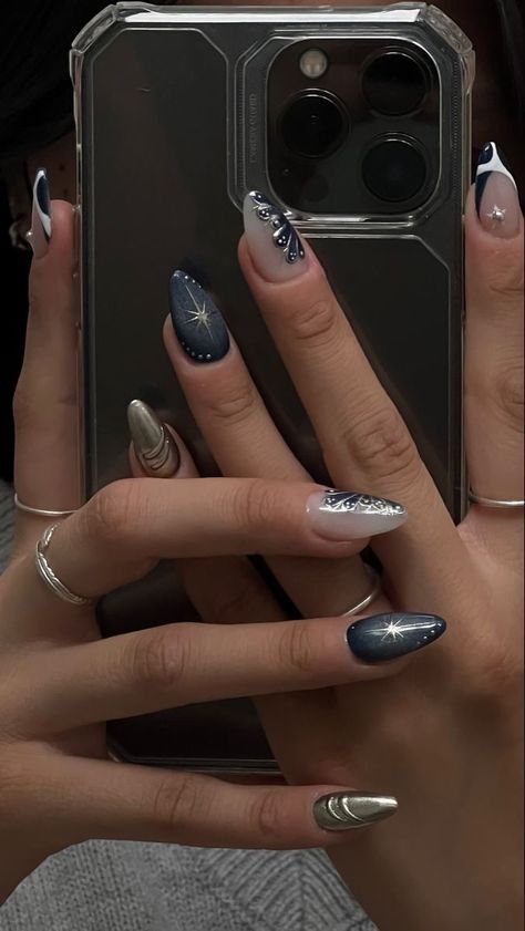 Nails With Earrings, Simple Gel Nails With Gems, Midnight Nail Art, Blue Nail Almond Shape, Navy Blue Nail Inspiration, Blue Nails Aesthetic Design, Simple Nail Designs Navy Blue, Navy Blue Nail Designs 2024, Dark Navy Nails Design