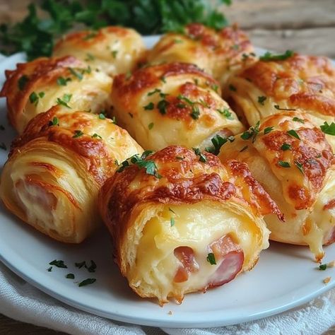 Wrapped Food Ideas, Recipe With Bread Slices, Family Snack Ideas, Tasty Snacks Recipes, Snacks With Bread, Bread Snacks Recipes, Recipes With Old Bread, Simple Snack Recipes, Healthy Tasty Food