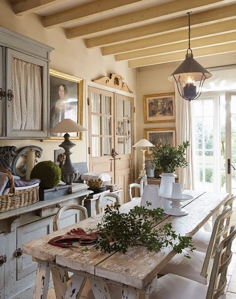 A Refined French Interior - Victoria Magazine Country Style Bathrooms, French Country Decorating Kitchen, French Country Dining Room, French Country Living, Modern French Country, Country Kitchen Designs, Country Dining Rooms, French Country Dining, French Country Kitchens