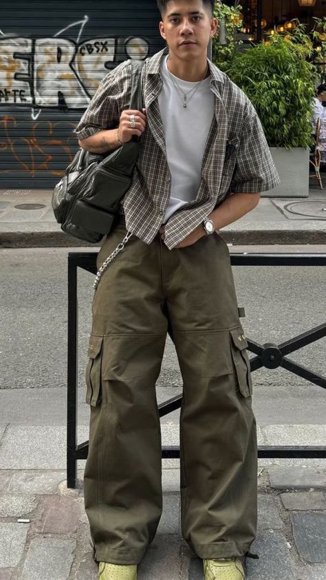 Hiphop Style Mens, Mens Cargo Pants Outfit, Japanese Streetwear Mens, Pose For Instagram, Polo Outfit Men, Flannel Outfits Men, Best Poses, Cargo Outfit, Ideas For Instagram