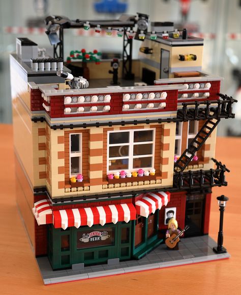 Central Perk Big Bang Theory modular | Central Perk Big Bang… | Flickr Lego Village, Lego Tv, Friends Apartment, Friends Merchandise, Lego Modular, Lego Store, Lego Blocks, Lego Construction, Lego Room